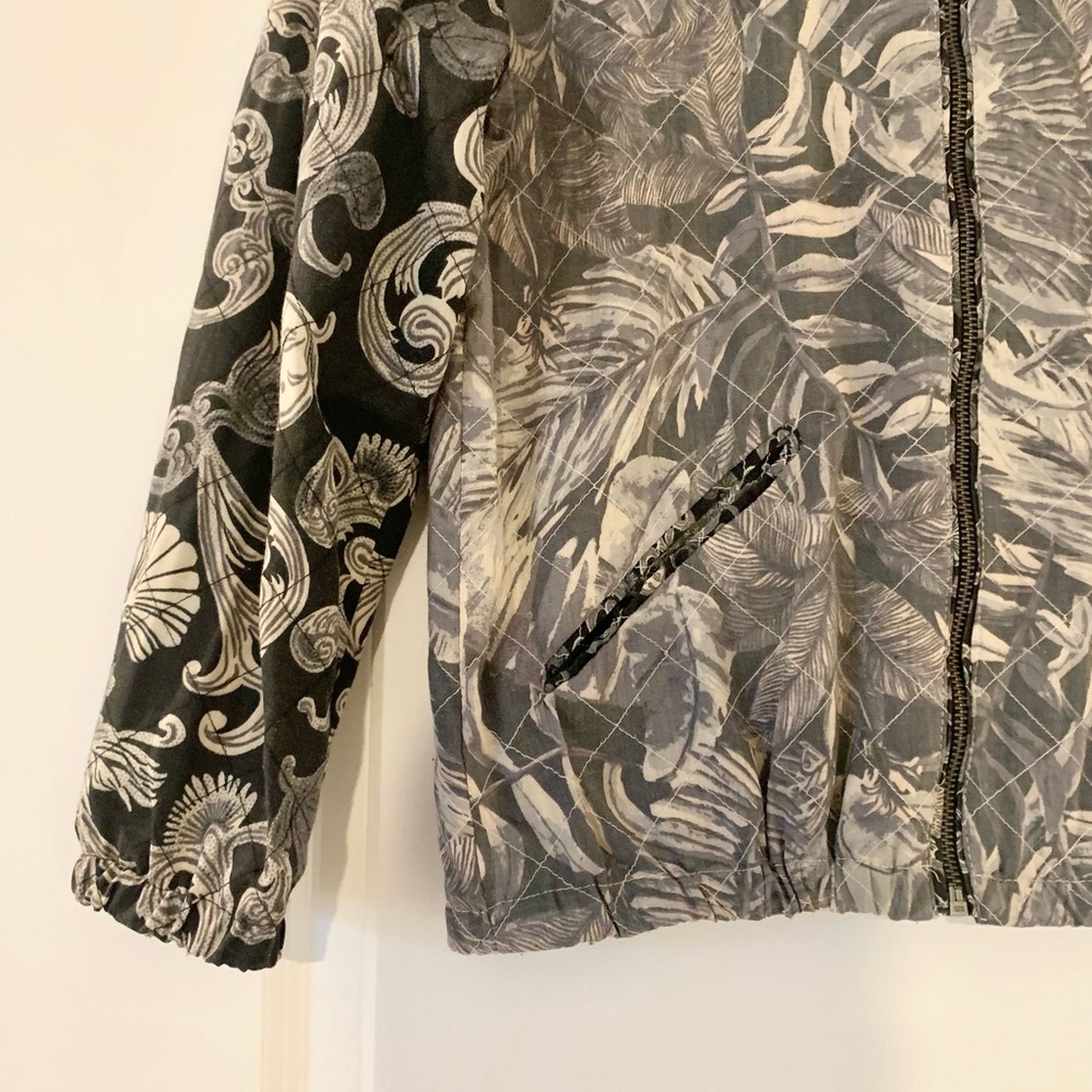 MOVING SALE | Women’s H&M Tropical Print Festival Jacket, Size 6 - Picture 3 of 5